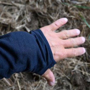 Zakončení rukávu při nasazení přes palec - FORCLAZ MT900