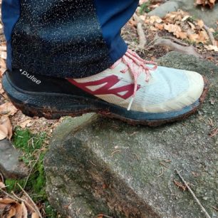 Podrážka CONTAGRIP drží skvěle na většině povrchů - SALOMON OUTPULSE GTX