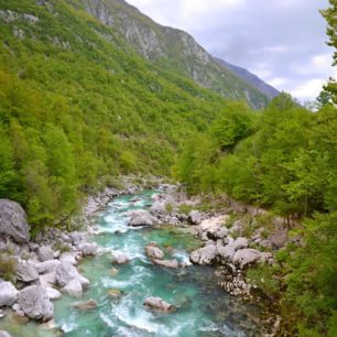 Podél toku řeky Soči vede v různých úsecích několik dálkových tras: Alpe-Adria Trail, Juliana Trail, ale také Pot Miru (Walk of Peace).