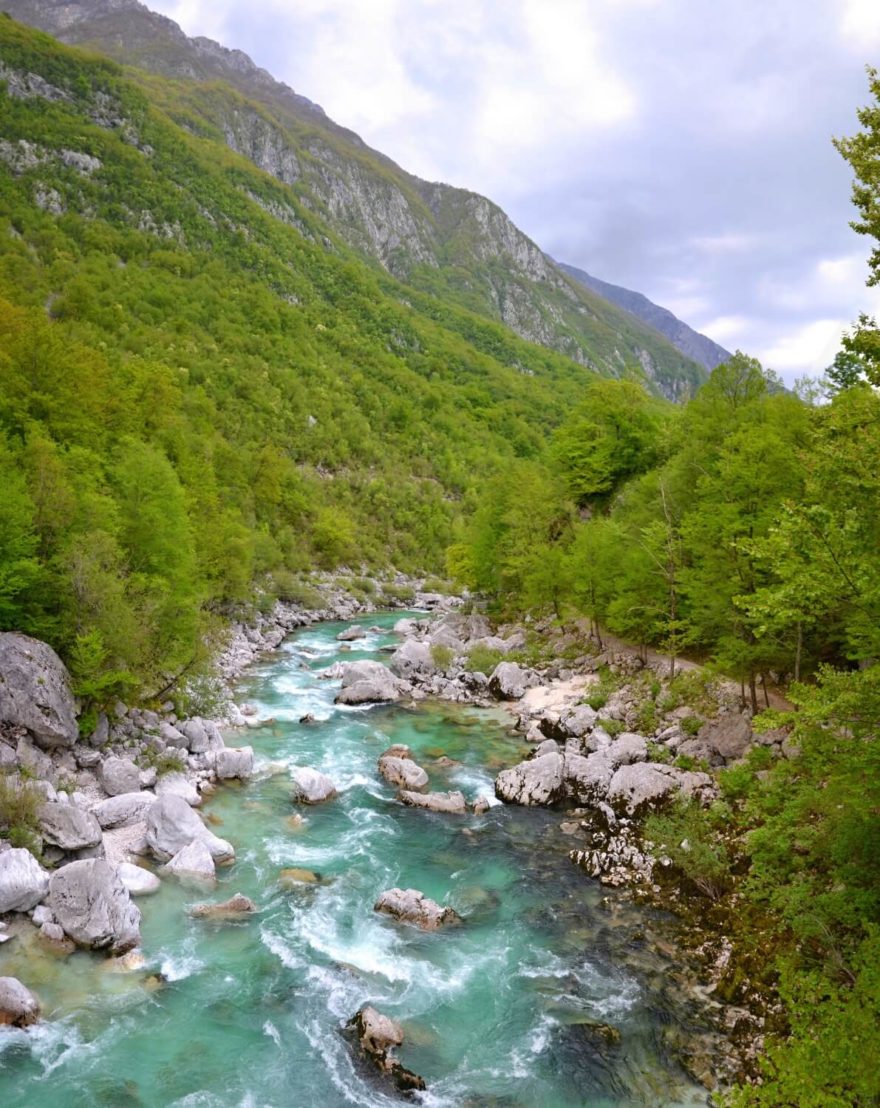 Podél toku řeky Soči vede v různých úsecích několik dálkových tras: Alpe-Adria Trail, Juliana Trail, ale také Pot Miru (Walk of Peace).