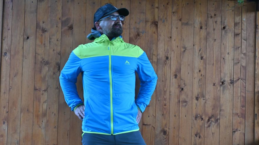 Bunda McKinley Pelmy je všesměrově elastická a vybavena technologií S.Café®