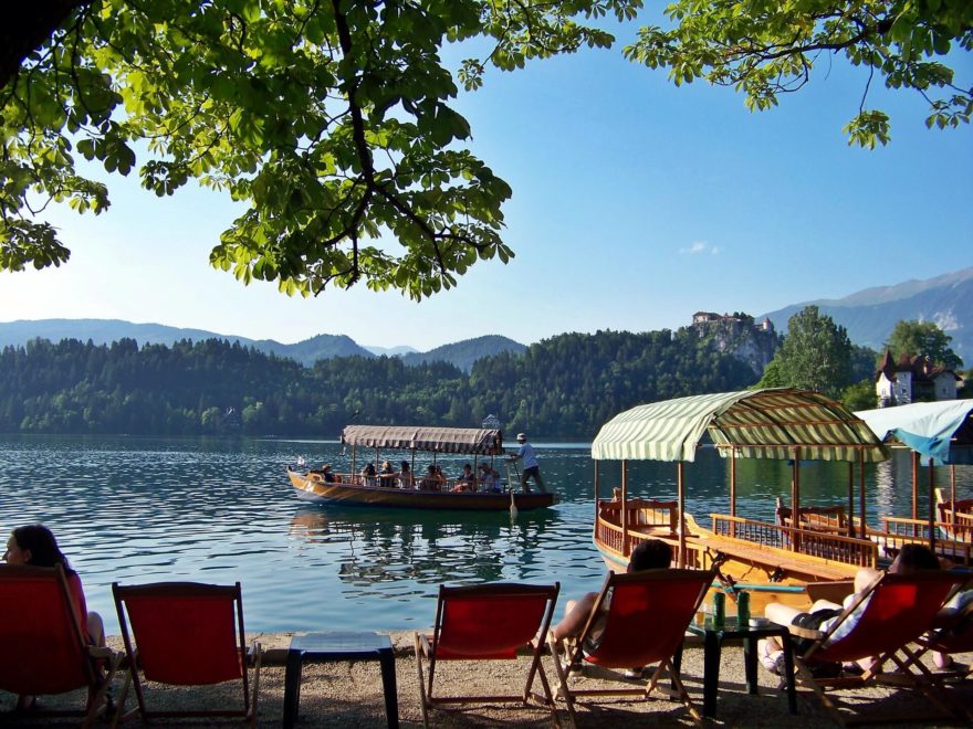 Ikonou Slovinska je půvabné jezero Bled v podhůří Julských Alp a Karavanek.