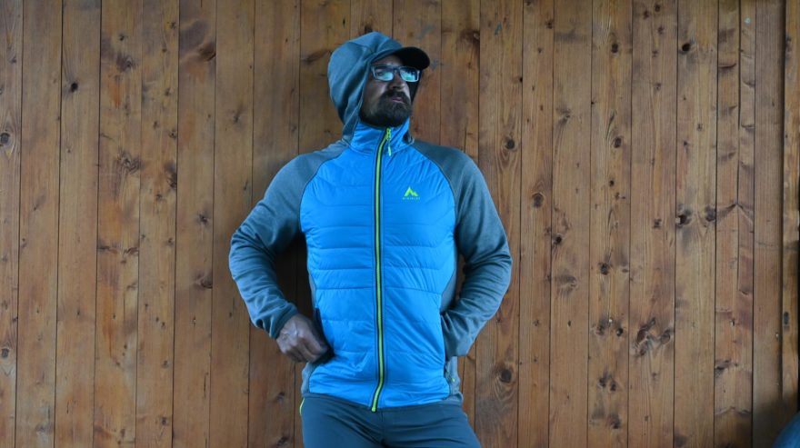 Přední díl bundy McKinley Chunga je zateplený extra materiálem Fellex a odolává i větru
