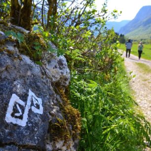 Značení trasy Juliana Trail, Julské Alpy, Slovinsko.