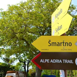 Podél toku řeky Soči vede v různých úsecích několik dálkových tras: Alpe-Adria Trail, Juliana Trail, ale také Pot Miru (Walk of Peace).