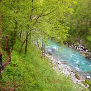 Řece Soča se často přezdívá Smaragdová kráska. Julské Alpy, Triglavský národní park, Slovinsko