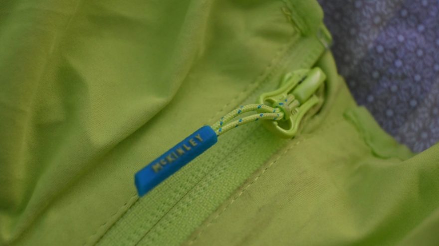 Velké táhlo zipu na bundě McKinley Pelmy