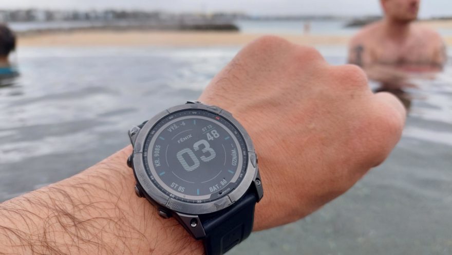 Došlo i na testování v termálních lázních - GARMIN FÉNIX 7X SOLAR