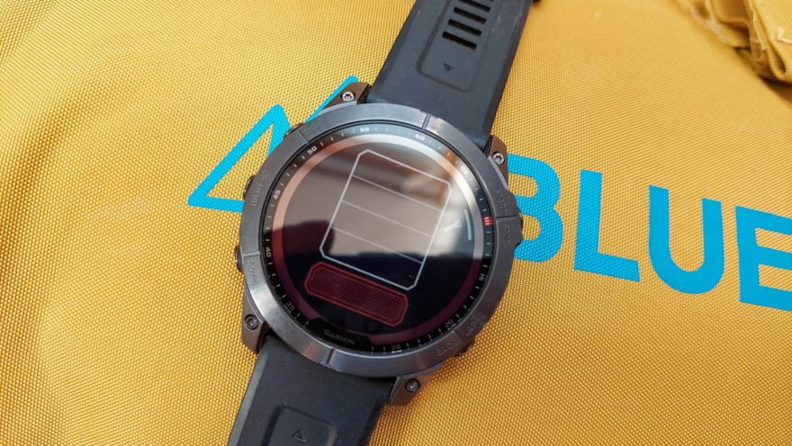 Ovládání svítilny na hodinkách GARMIN FÉNIX 7X SOLAR