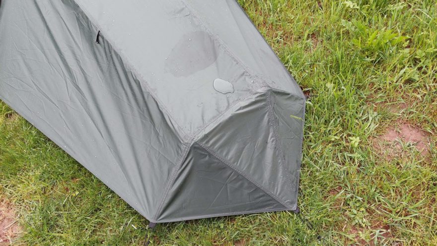 Po celodenním dešti se na stanu YATE LIGHT ONE vytvořila tato louže - nutno vždy perfektně vypnout