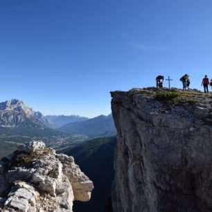 Vrchol Col Rosá nabízí fantastické výhledy na panoramata Dolomit, Itálie.