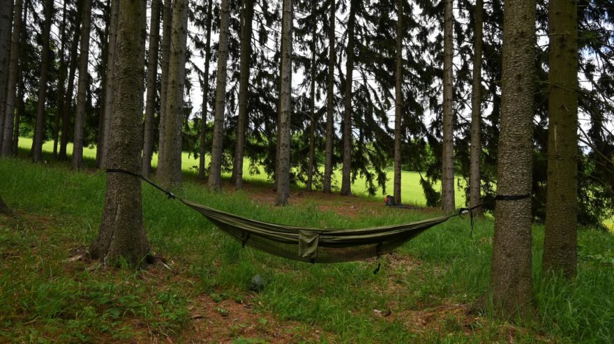 Cca maximální rozestup stromů při zavěšování hamaky YATE NIDUS