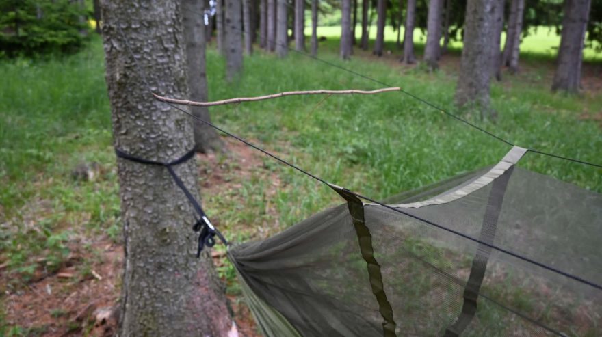 Detail zavěšení moskytiéry - HIGHLANDER NOMAD HAMMOCK