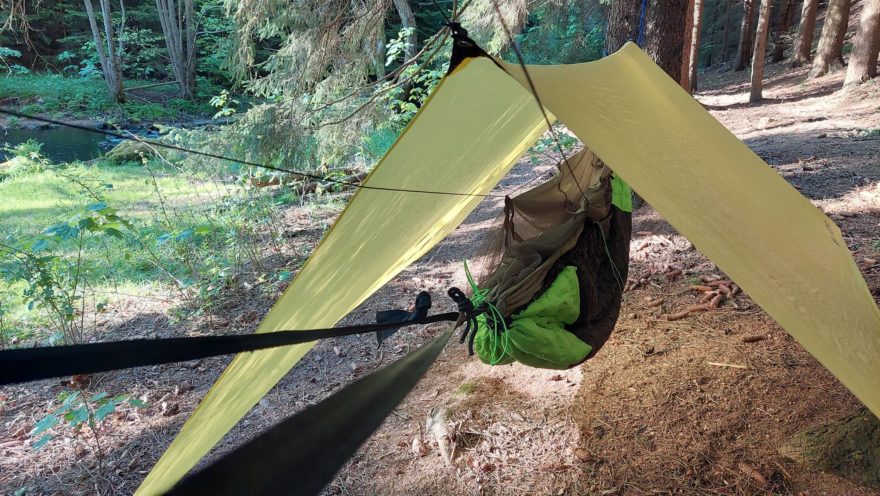 Hamaka HIGHLANDER NOMAD HAMMOCK pod plachtou 300x300 cm a se zavěšeným underquiltem