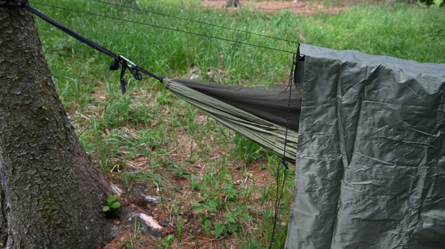 Tolik chybí stříšce na každé straně pro zakrytí hamaky YATE NIDUS