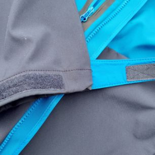 Detail stahování rukávu bundy NORTHFINDER 3L JIMMY