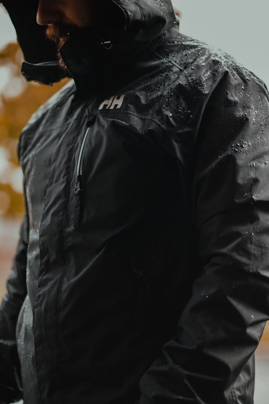 U nepromokavých bund je potřeba obnovovat pravidelně funkční vlastnosti impregnací.