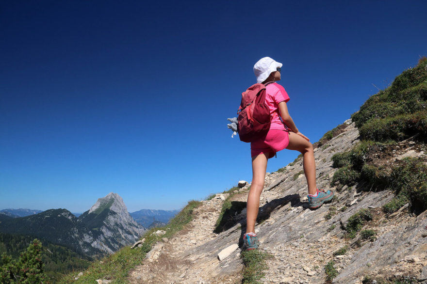Výstup na Lugauer, 2217 metrů vysokou horu v Ennstalských Alpách ve Štýrském Rakousku, je vhodný pro děti, které jsou zvyklé na pohyb v horách