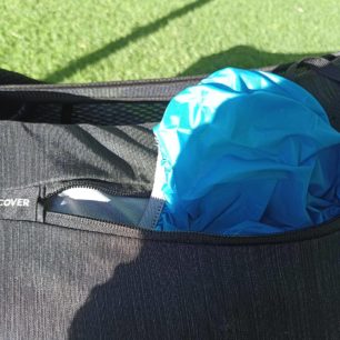 Detail kapsy na pláštěnku batohu THULE TOPIO 30