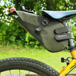 Prázdný Scape Seat Bag lze využít i jako zadní blatník.