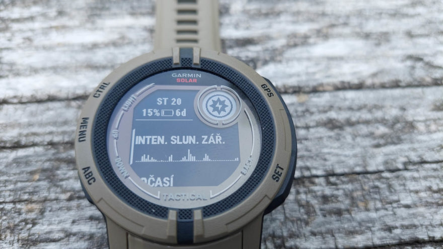 Sledovat můžete i Intenzitu slunečního záření - GARMIN INSTINCT 2 SOLAR TACTICAL EDITION