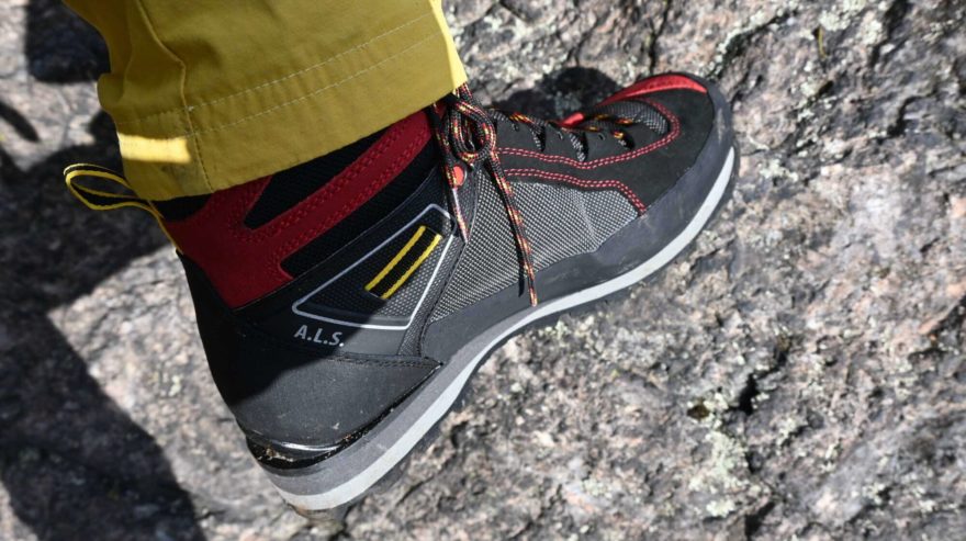 Detailní pohled na vnitřní stranu bot KAYLAND CROSSMOUNTAIN GTX a systém stahování Ankle Lock Technology
