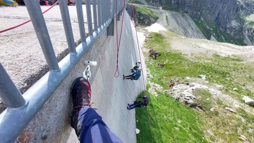 Industriální testování na hrázi přehrady - KAYLAND CROSSMOUNTAIN GTX