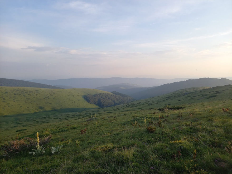 První pohled na planinu SZ směrem, pohoří Stará planina v Srbsku