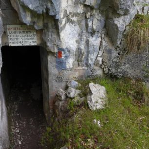 Via ferrata Sentiero dei Camminamenti je součástí ferraty Cima Rocca, , Lago di Garda, Itálie