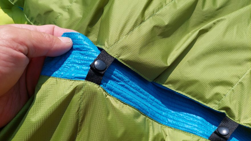 Pět párů druků pro sepnutí feet boxu - prostoru pro nohy u spacáku TOPQUILT ANURA A185