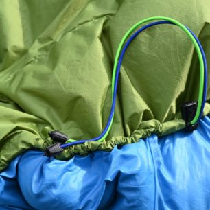 Stahování límce je umístěno excentricky, abyste neměli tkanice v obličeji - TOPQUILT ANURA A185