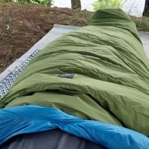 V KWAK TOPQUILT ANURA A185 se dá spát i jako v klasickém spacáku
