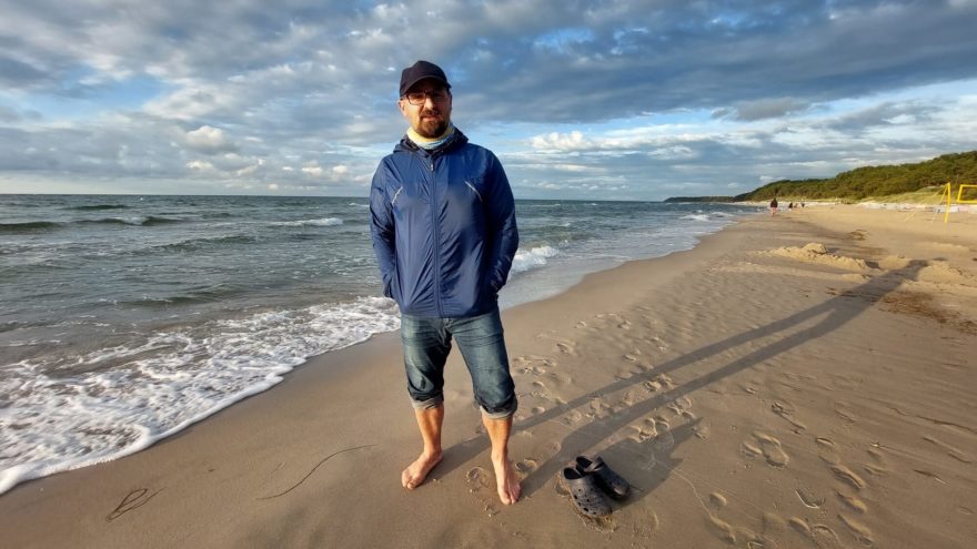 Přední zipové kapsy a zřetelné dva reflexní prvky na bundě ZULU WINDTRAIL