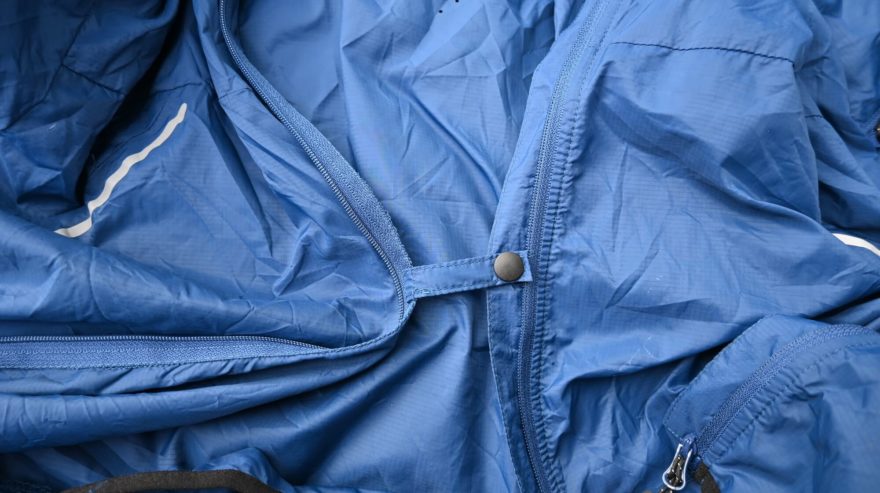 Sepnutí bundy i při rozepnuté bundě jako účinná ventilace - ZULU WINDTRAIL