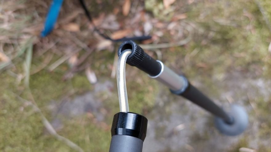 Detail na kevlarovou šňůru v bužírce uvnitř hole WARG COMPACT CARBON