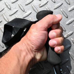 Úchop díky tvarování madla a pěně EVA je jistý a pohodlný - WARG COMPACT CARBON