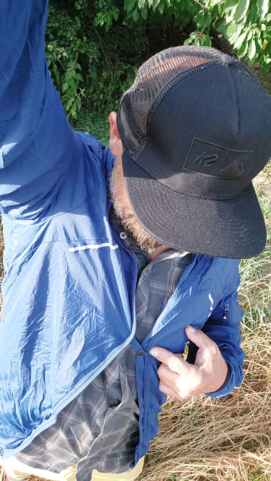 Oblečená - neoblečená, řešení s drukem na sepnutí bundy ZULU WINDTRAIL