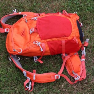 Vnější popruhy a kapsy batohu Denali 25