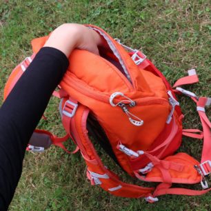 Vstup do horní kapsy Denali 25