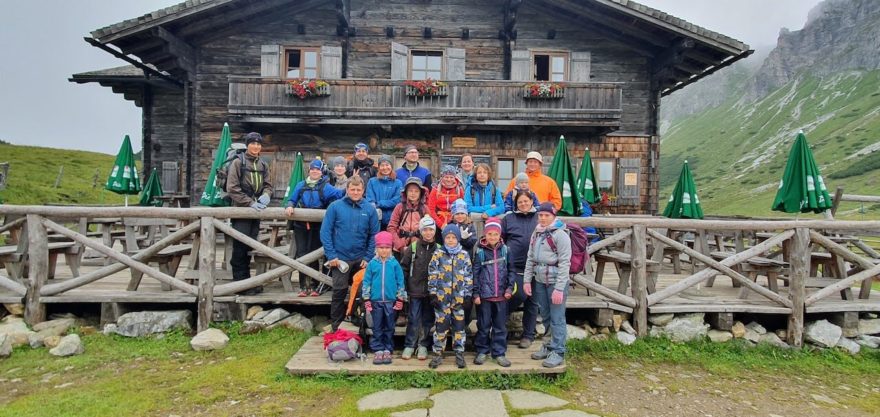 Složení letošní výpravy do Schladmingských Alp - 13 dětí a 7 dospělých