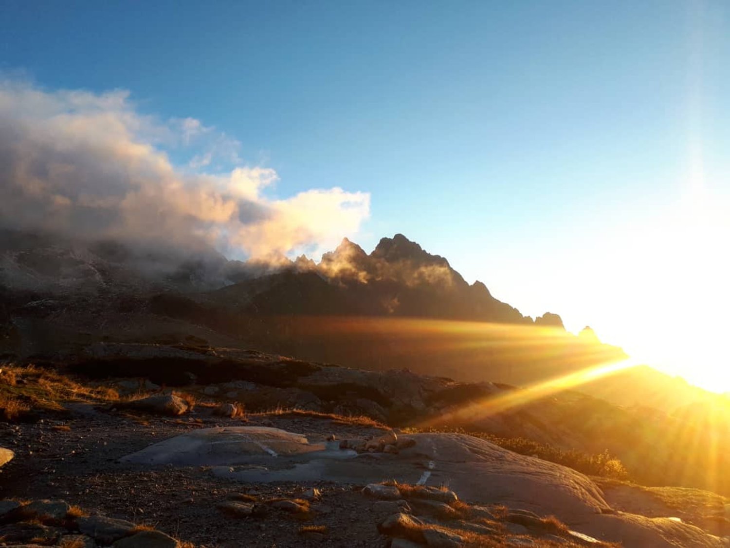 Východ slunce na přechodu Tater, Slovensko.