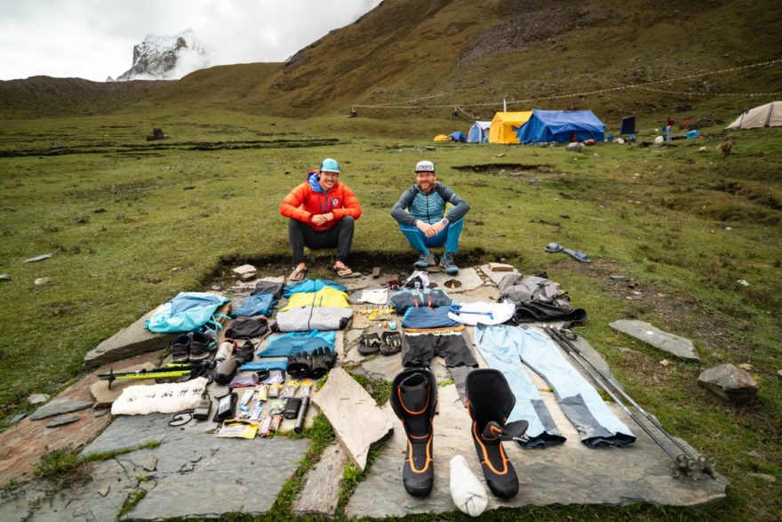 Přípravy na zdolání vrcholu Himlung Himal v Nepálu, Benedikt "Bene" Böhm a Prakash Sherpa.