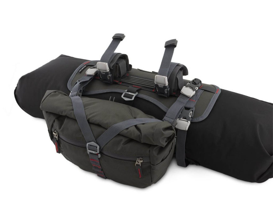 Bar Bag, uvnitř hlavní komory brašny je skrytý síťovaný pořadač. Boční síťované kapsy na brašně např. k odkládání obalů od energetických tyčinek. Udržujme traily čisté!