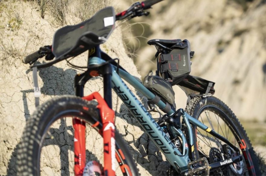 Vybavení na bikepacking - hlavně lehké!