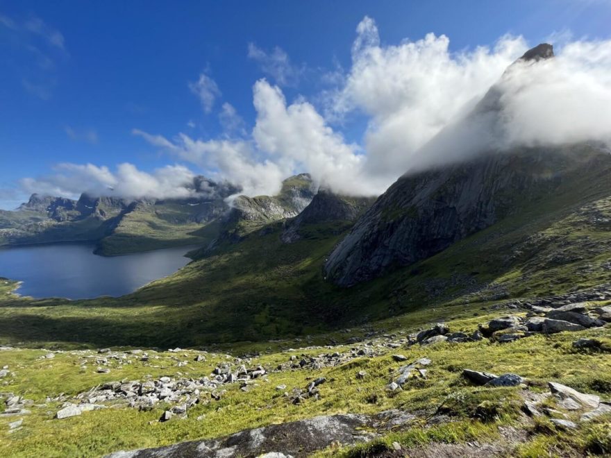 Pátý den uprostřed hor, Lofoty, Norsko.