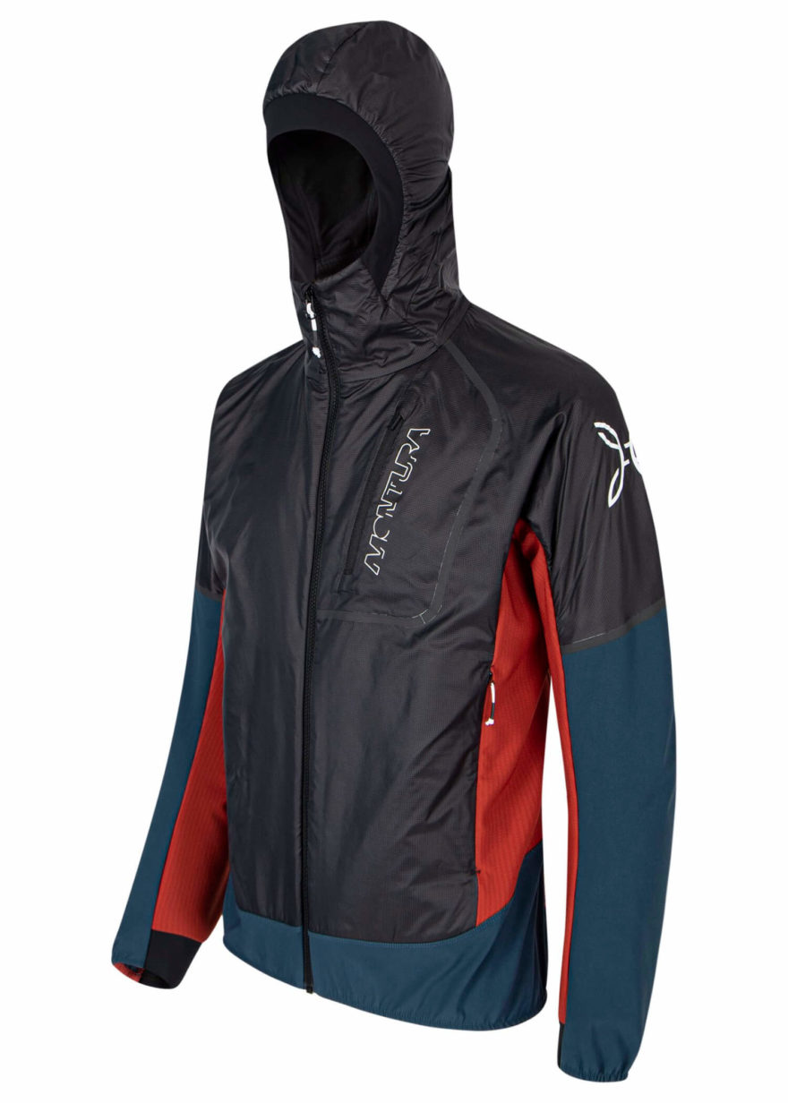 Insight Hybrid - hybridní konstrukce chrání ramena a hrudník před větrem a lehkým deštníkem.