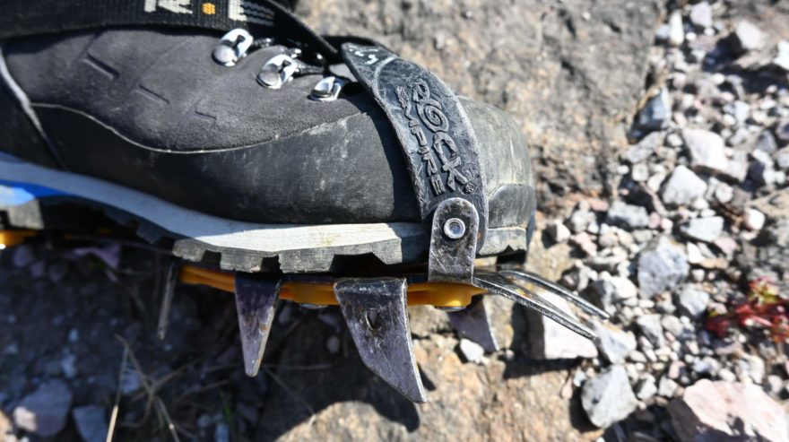 Detail špičky pohorky PLANIKA JALOVEC TOP AIR-TEX v mačkách