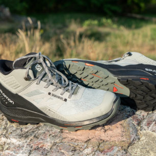 Sladění barev se Salomonu u těchto bot povedlo na jedničku