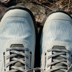 Špičky nejsou shora nijak zvlášť chráněné, alespoň tak perfektně dýchají