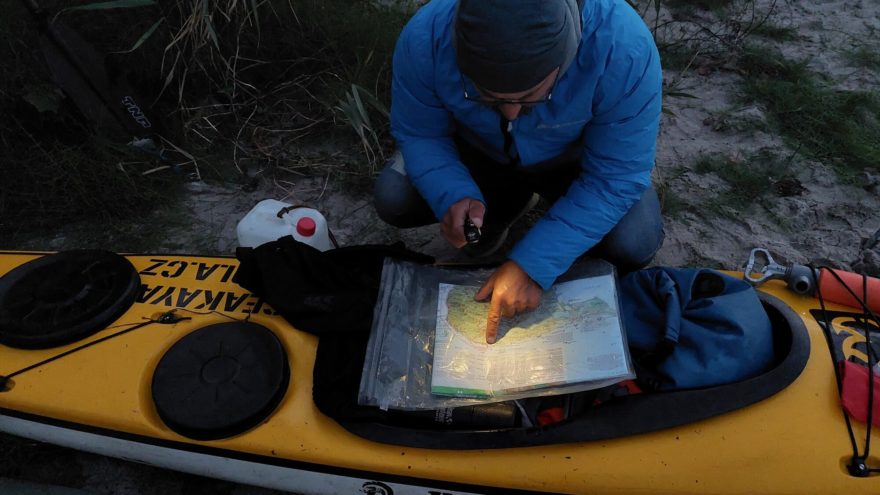 Svítilna ARMYTEK WIZARD C2 PRO se díky odolnosti osvědčila i na expedici okolo Rujány